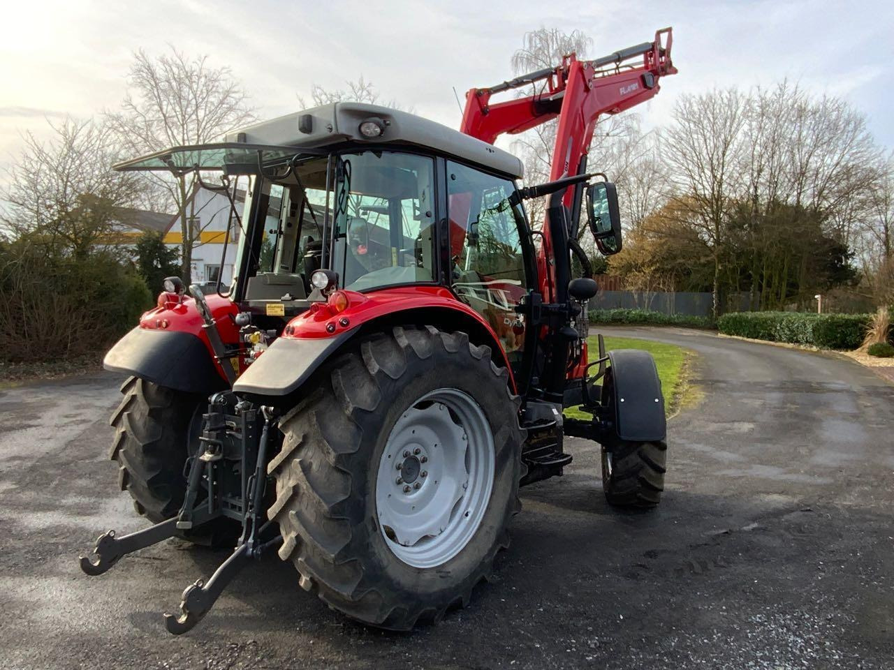 Massey Ferguson MF 5709 S - Трактор: снимка 4 Massey Ferguson MF 5709 S - Трактор: снимка 4