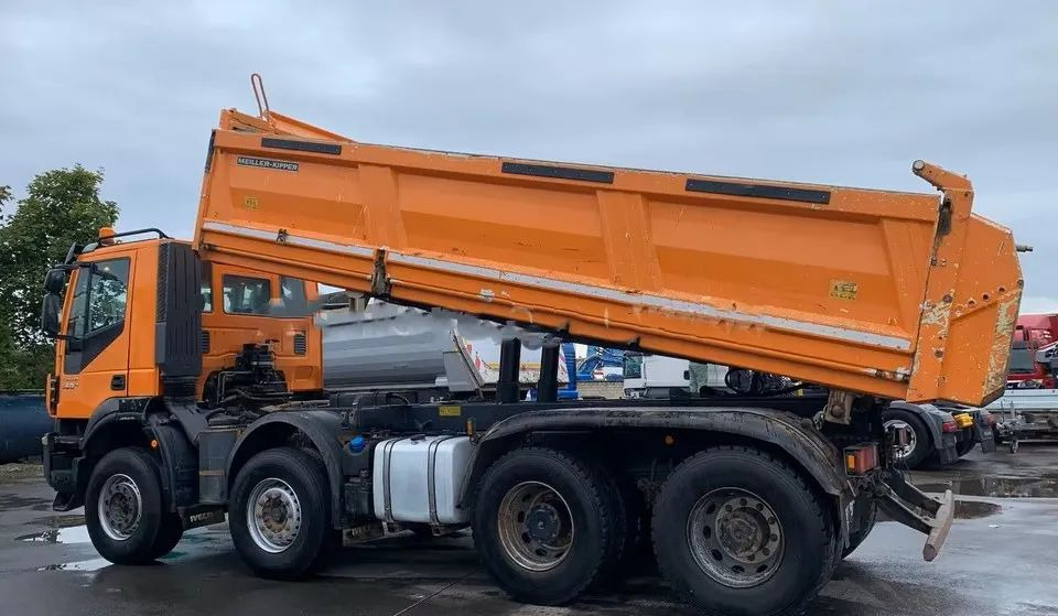 Iveco Trakker 450 E6 / BB/ 8x4 / Wywrotka Meiller 3-stronna / Bordmatik / Automat / Retarder - Самосвал камион: снимка 4 Iveco Trakker 450 E6 / BB/ 8x4 / Wywrotka Meiller 3-stronna / Bordmatik / Automat / Retarder - Самосвал камион: снимка 4