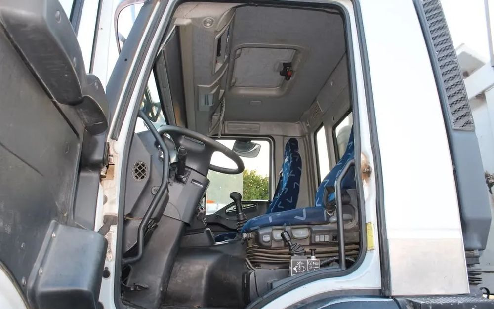 Iveco Trakker 450 | Meiller Trójstronny Wywrot | 8x4 | Euro 5| Retarder | Bordmatic | Klimatyzacja - Самосвал камион: снимка 3 Iveco Trakker 450 | Meiller Trójstronny Wywrot | 8x4 | Euro 5| Retarder | Bordmatic | Klimatyzacja - Самосвал камион: снимка 3