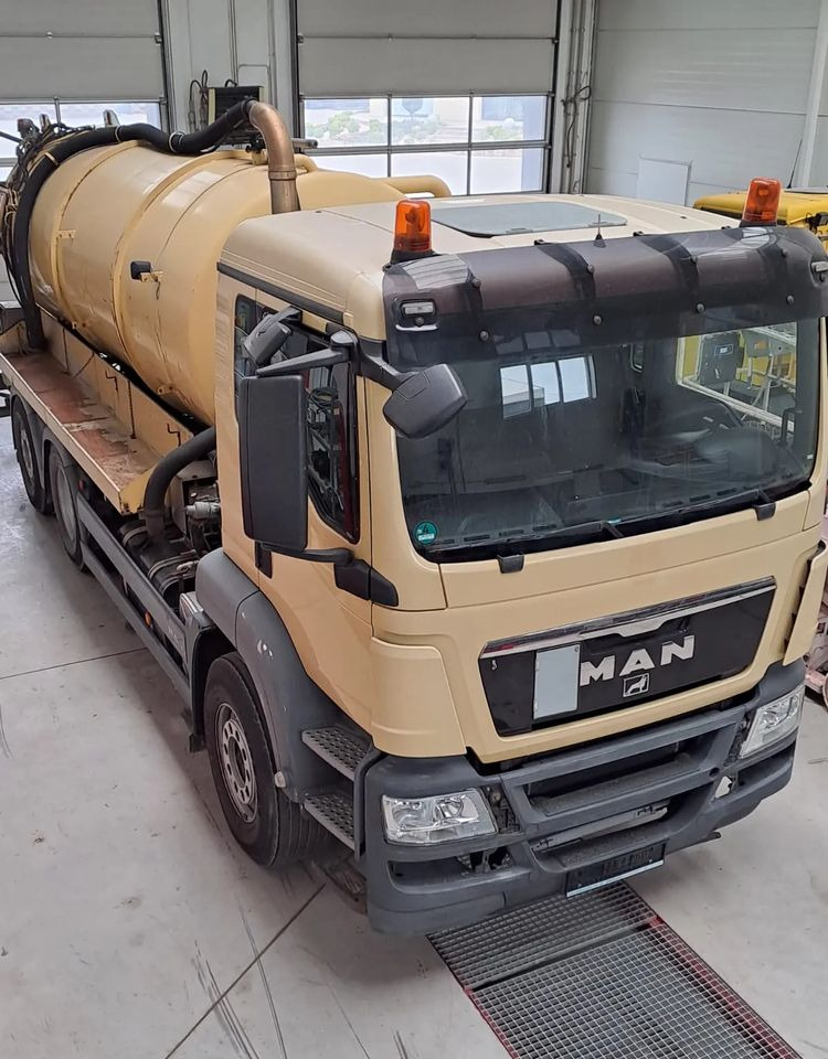 MAN MAN TGS 26.360/6X2/POJAZD KOMUNALNY Z WYWROTEM - Каналопочистваща машина: снимка 2 MAN MAN TGS 26.360/6X2/POJAZD KOMUNALNY Z WYWROTEM - Каналопочистваща машина: снимка 2