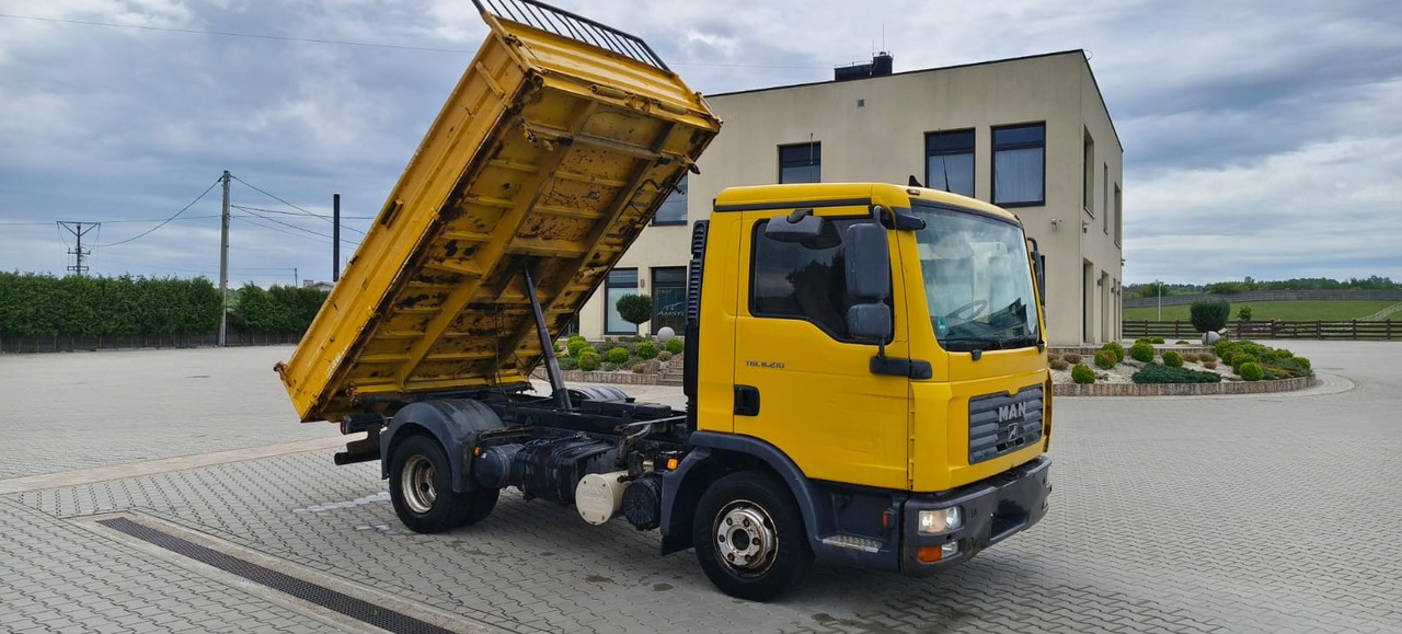 MAN TGL 8.210 * 2007 * 3-stronny KIPER * NOWE OPONY * MANUAL * RESOR * 3 MIEJSCA - Самосвал камион: снимка 1 MAN TGL 8.210 * 2007 * 3-stronny KIPER * NOWE OPONY * MANUAL * RESOR * 3 MIEJSCA - Самосвал камион: снимка 1