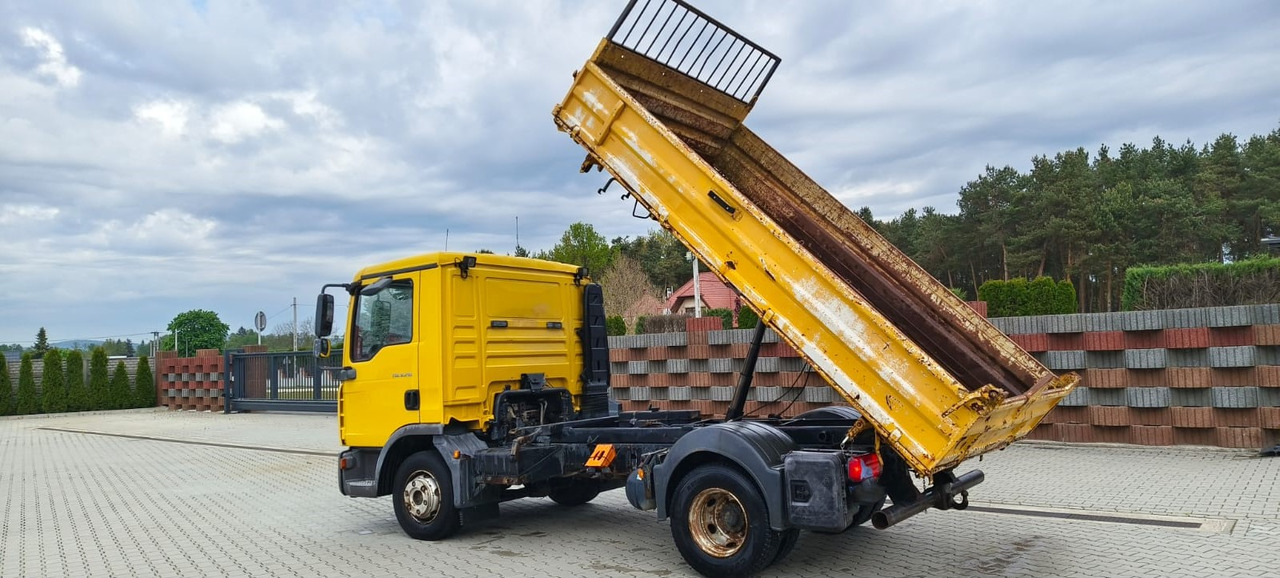 MAN TGL 8.210 * 2007 * 3-stronny KIPER * NOWE OPONY * MANUAL * RESOR * 3 MIEJSCA - Самосвал камион: снимка 2 MAN TGL 8.210 * 2007 * 3-stronny KIPER * NOWE OPONY * MANUAL * RESOR * 3 MIEJSCA - Самосвал камион: снимка 2