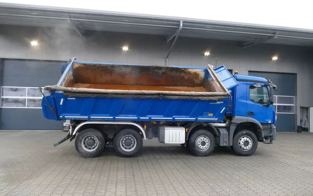 Mercedes-Benz 3243K / 8x4 – Trójstronny wywrotka Meiller / Bordmatik / Retarder / 67 tys. km!/ Euro 6/ 8x4 - Самосвал камион: снимка 4 Mercedes-Benz 3243K / 8x4 – Trójstronny wywrotka Meiller / Bordmatik / Retarder / 67 tys. km!/ Euro 6/ 8x4 - Самосвал камион: снимка 4