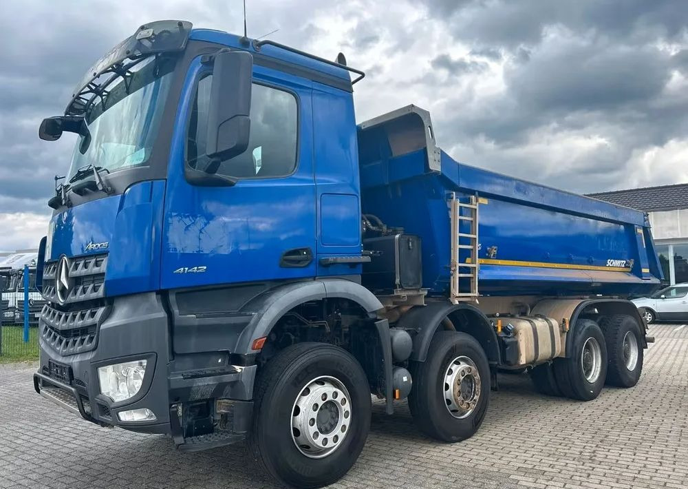Mercedes-Benz Arocs 4142 | Wywrotka Schmitz | 8x4 | Euro 6 | Klima | Retarder | 242 598 km - Самосвал камион: снимка 4 Mercedes-Benz Arocs 4142 | Wywrotka Schmitz | 8x4 | Euro 6 | Klima | Retarder | 242 598 km - Самосвал камион: снимка 4