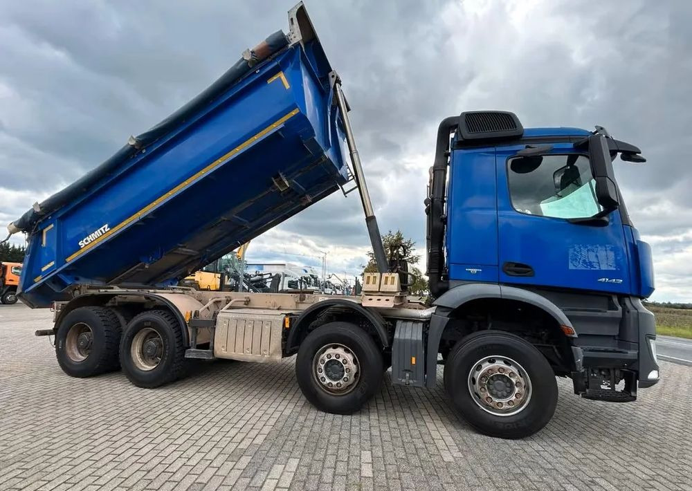 Mercedes-Benz Arocs 4142 | Wywrotka Schmitz | 8x4 | Euro 6 | Klima | Retarder | 242 598 km - Самосвал камион: снимка 3 Mercedes-Benz Arocs 4142 | Wywrotka Schmitz | 8x4 | Euro 6 | Klima | Retarder | 242 598 km - Самосвал камион: снимка 3