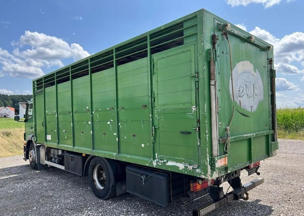 Mercedes-Benz Axor 1833 6x2 | Samochód do transportu bydła | 2009 | 450 000 km - За превоз на животни камион: снимка 4 Mercedes-Benz Axor 1833 6x2 | Samochód do transportu bydła | 2009 | 450 000 km - За превоз на животни камион: снимка 4