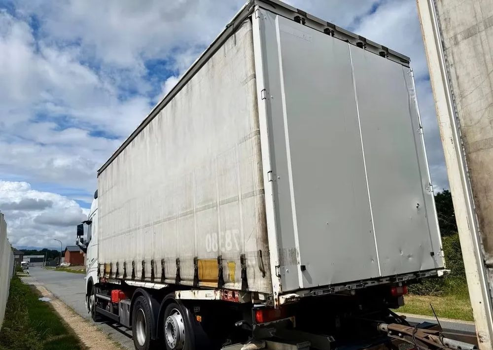 Volvo FH460 6x2 BDF | Hydrauliczna platforma załadunkowa | Ogrzewanie postojowe | Automatyczna skrzynia | Euro 6d - Камион с брезент: снимка 5 Volvo FH460 6x2 BDF | Hydrauliczna platforma załadunkowa | Ogrzewanie postojowe | Automatyczna skrzynia | Euro 6d - Камион с брезент: снимка 5