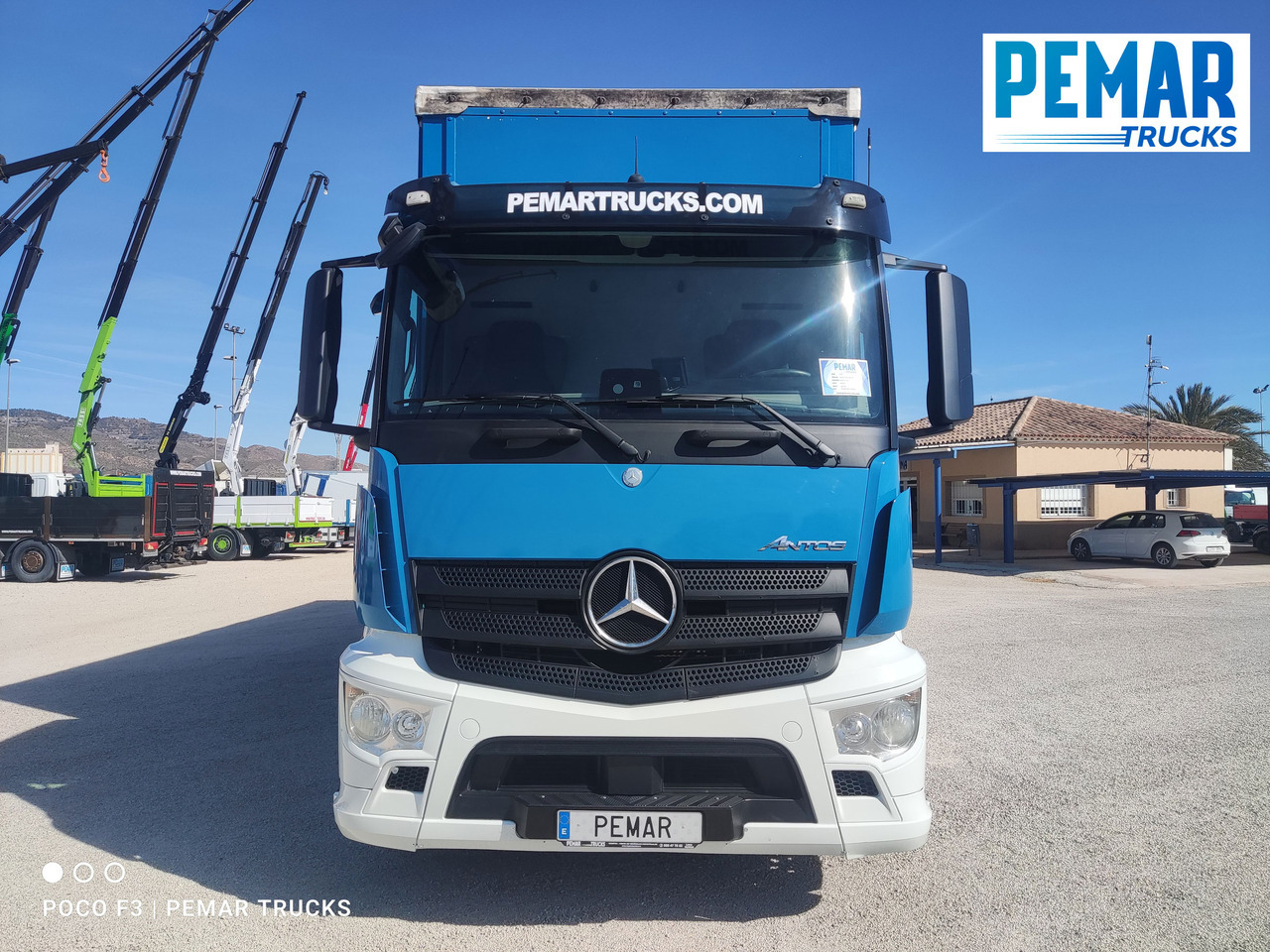 MERCEDES-BENZ ANTOS 1827 SEMITAUTLINER RETARDER - Камион с брезент: снимка 2 MERCEDES-BENZ ANTOS 1827 SEMITAUTLINER RETARDER - Камион с брезент: снимка 2