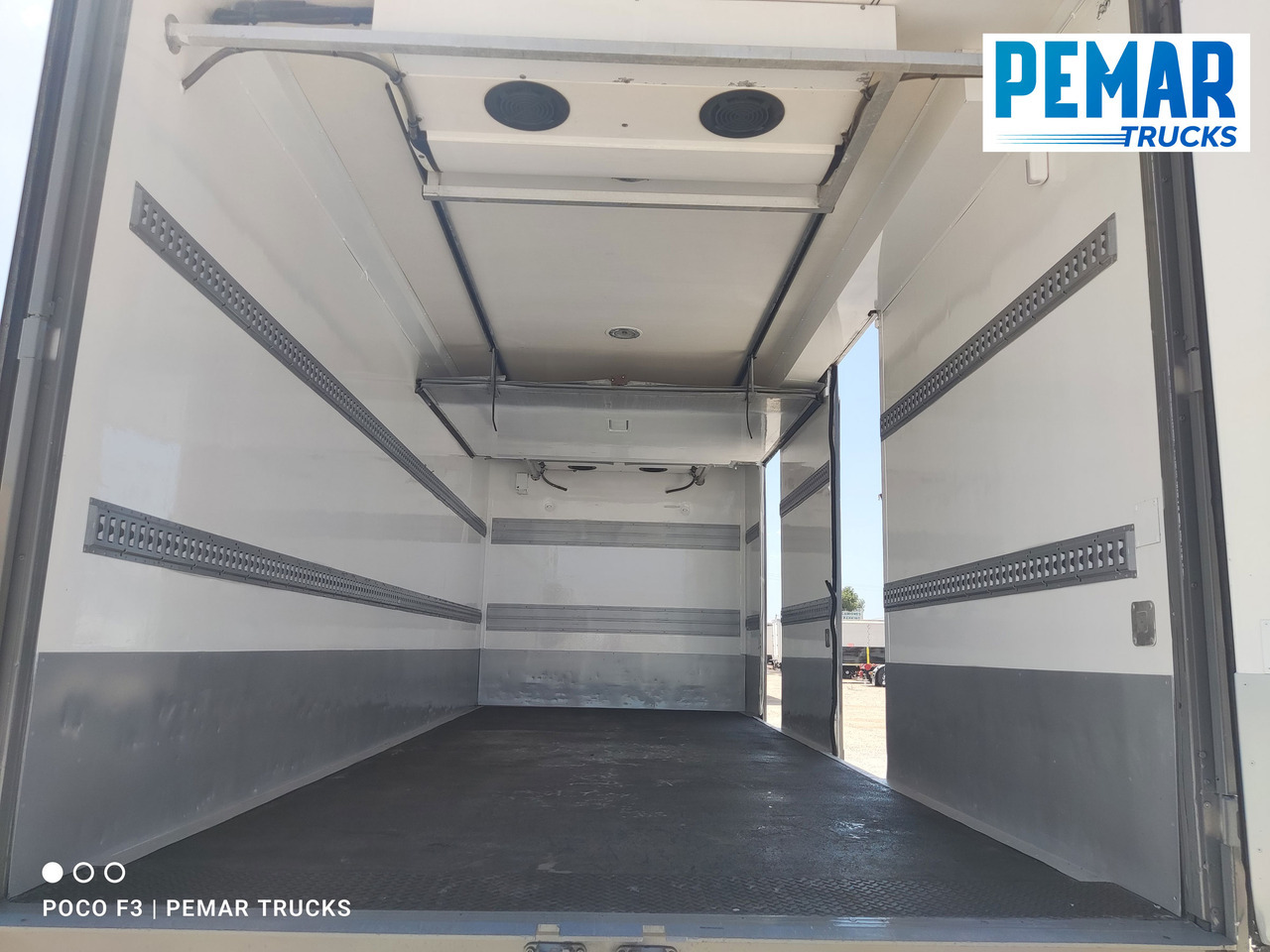 Рефрижератор камион RENAULT MIDLUM 270 FRIGORIFICO 16T EURO 5: снимка 16