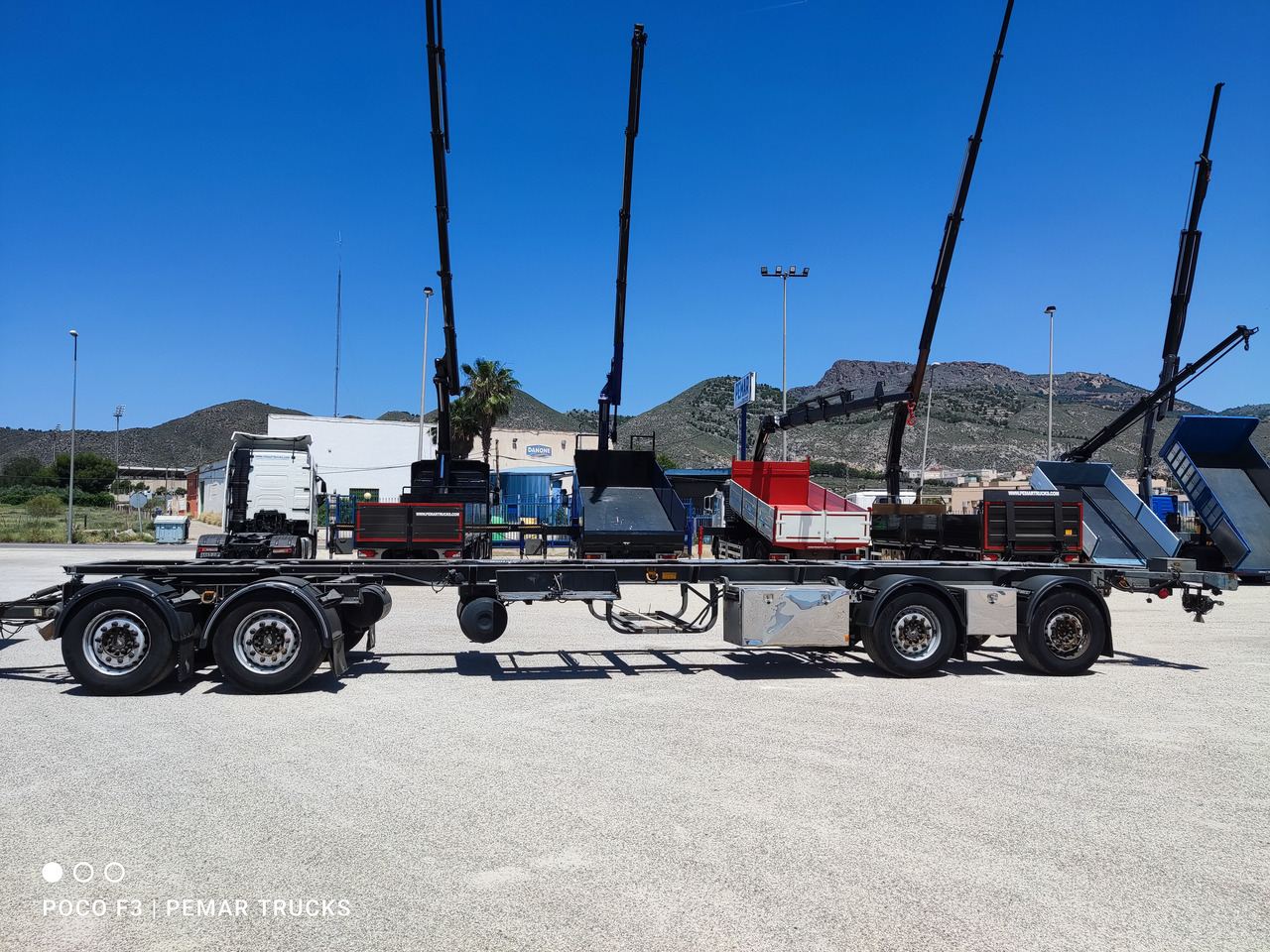 SCHMITZ CARGOBULL KO36 CHASIS MEGATRAILER 4 ejes - Шаси ремарке: снимка 2 SCHMITZ CARGOBULL KO36 CHASIS MEGATRAILER 4 ejes - Шаси ремарке: снимка 2