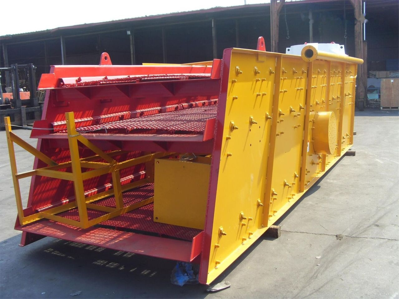 Kinglink Gold Ore Vibrating Screen 3YA1860 | 200TPH - Пресевна инсталация: снимка 1 Kinglink Gold Ore Vibrating Screen 3YA1860 | 200TPH - Пресевна инсталация: снимка 1