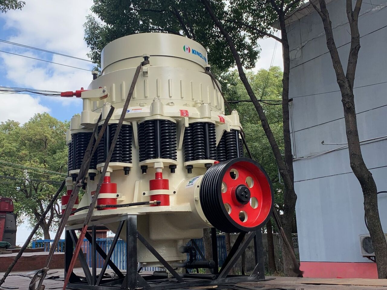 Kinglink NEW 4.25 Feet KLM1300 300TPH Iron Stone Cone Crusher - Конусна трошачка: снимка 2 Kinglink NEW 4.25 Feet KLM1300 300TPH Iron Stone Cone Crusher - Конусна трошачка: снимка 2