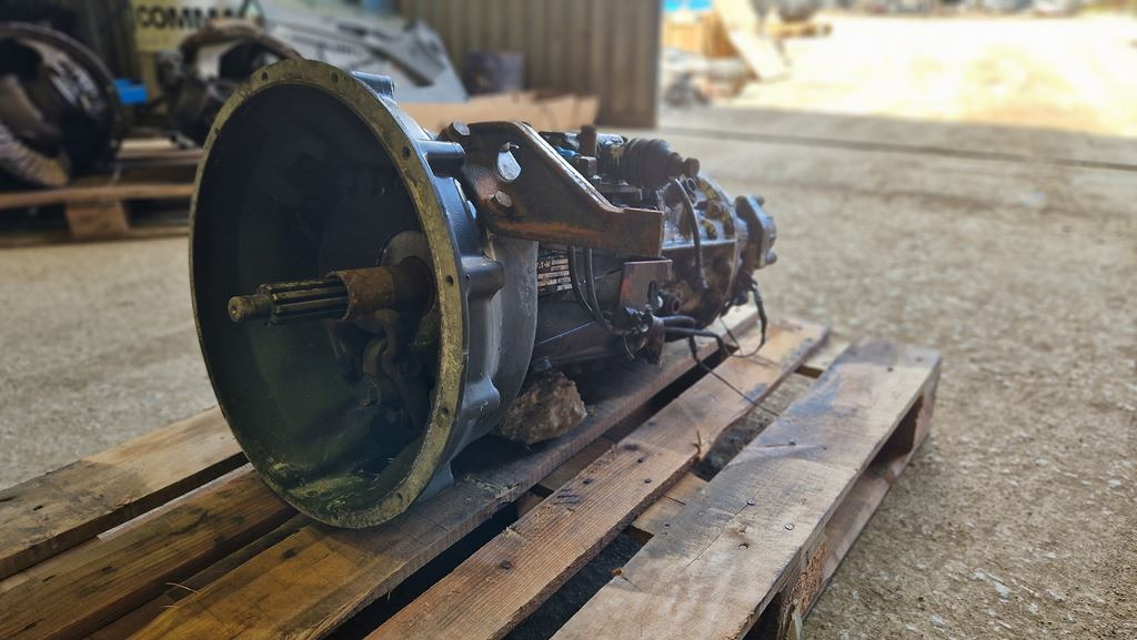 EATON / VICKERS Y08060 - Скоростна кутия за Камион: снимка 1 EATON / VICKERS Y08060 - Скоростна кутия за Камион: снимка 1