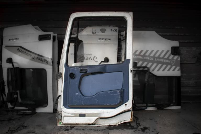 MERCEDES-BENZ ACTROS MEGA MP I - PASSENGER - Врата и части за Камион: снимка 2 MERCEDES-BENZ ACTROS MEGA MP I - PASSENGER - Врата и части за Камион: снимка 2