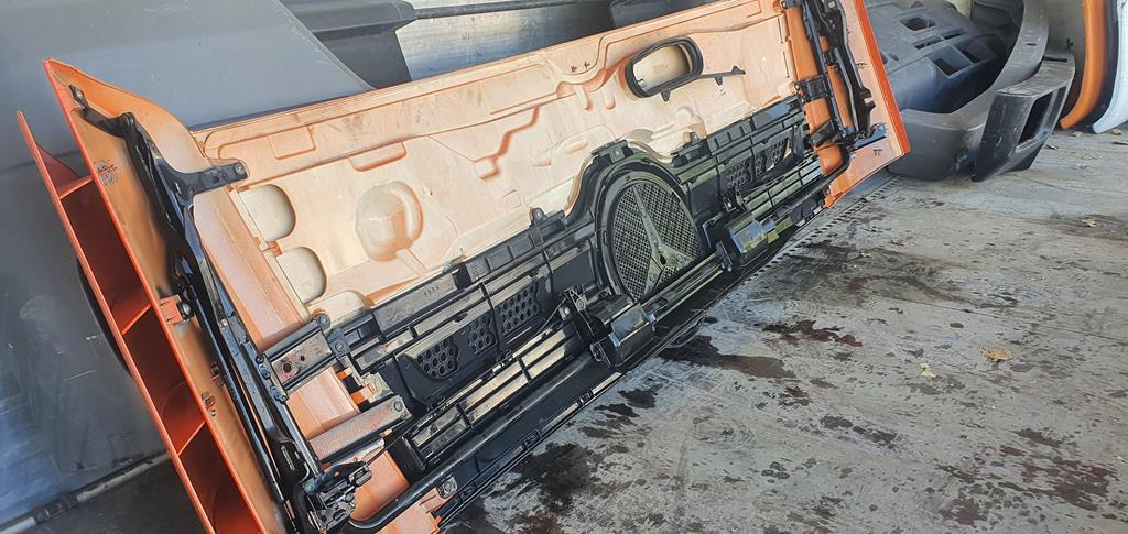 MERCEDES-BENZ ACTROS MP4 - Капо за Камион: снимка 5 MERCEDES-BENZ ACTROS MP4 - Капо за Камион: снимка 5