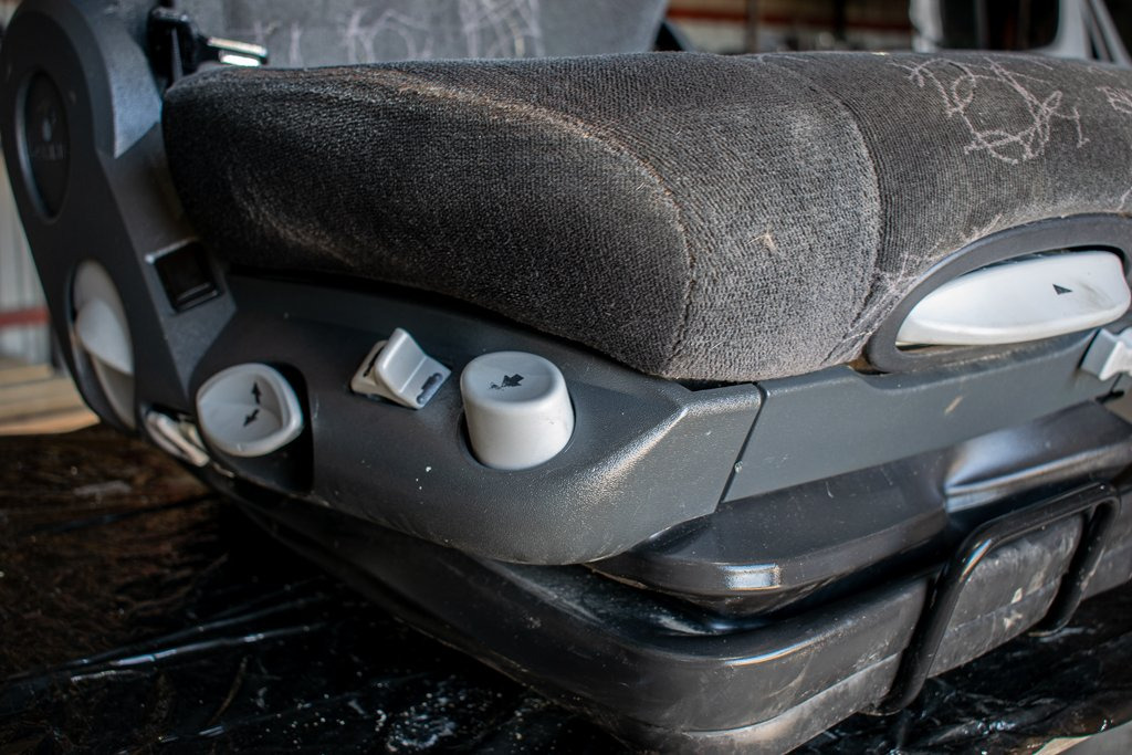 MERCEDES-BENZ AXOR PASSENGER AIR SEAT - Седалка за Камион: снимка 4 MERCEDES-BENZ AXOR PASSENGER AIR SEAT - Седалка за Камион: снимка 4