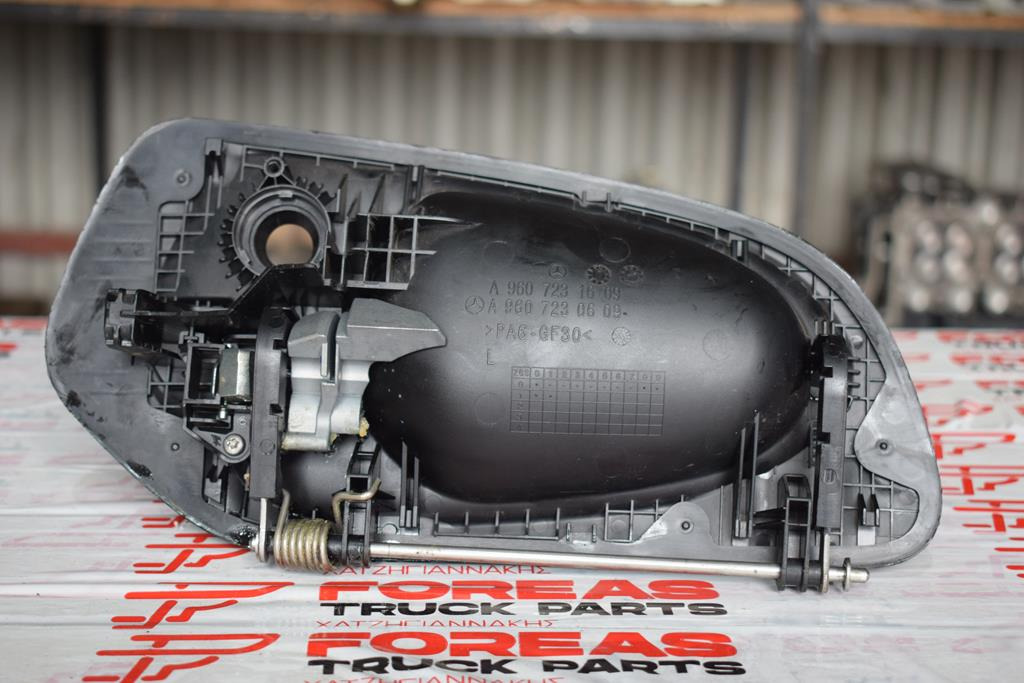 MERCEDES-BENZ DOOR HANDLE FOR ACTROS MP4 - DRIVER - Врата и части за Камион: снимка 2 MERCEDES-BENZ DOOR HANDLE FOR ACTROS MP4 - DRIVER - Врата и части за Камион: снимка 2