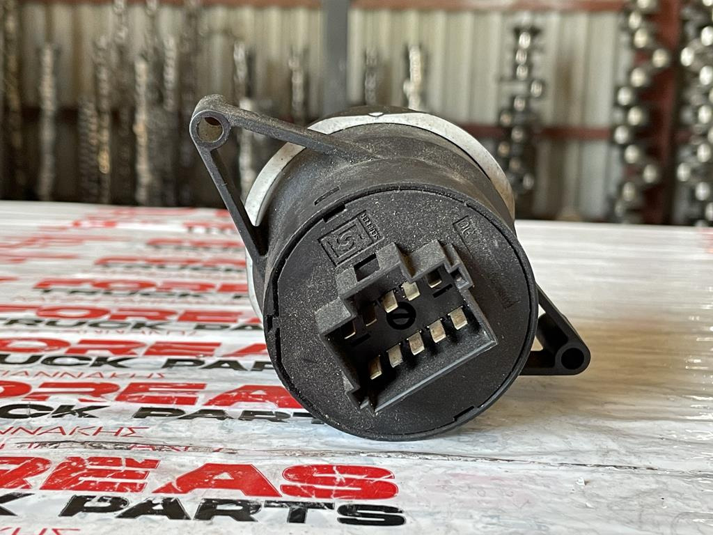 MERCEDES-BENZ LIGHT SWITCH - 001 545 2704 - Електрическа система за Камион: снимка 2 MERCEDES-BENZ LIGHT SWITCH - 001 545 2704 - Електрическа система за Камион: снимка 2