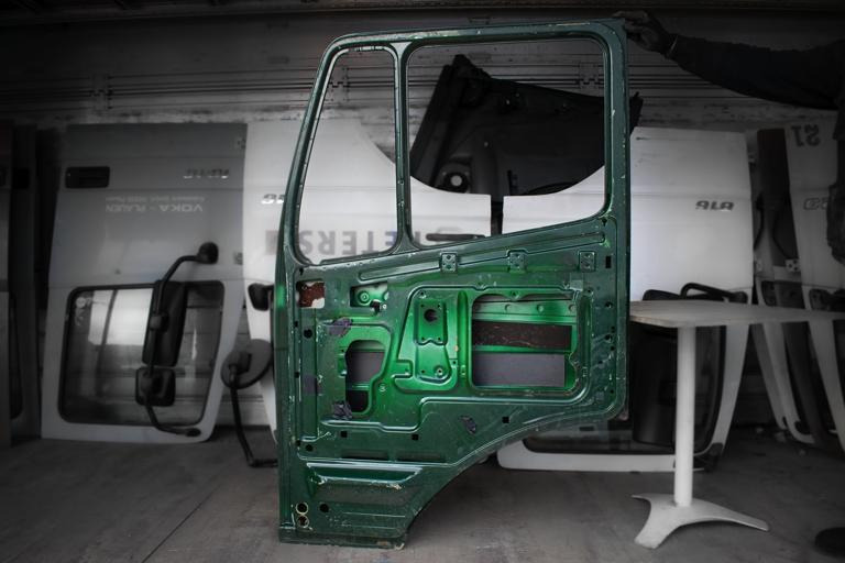 MERCEDES-BENZ SK - RIGHT - Врата и части за Камион: снимка 2 MERCEDES-BENZ SK - RIGHT - Врата и части за Камион: снимка 2