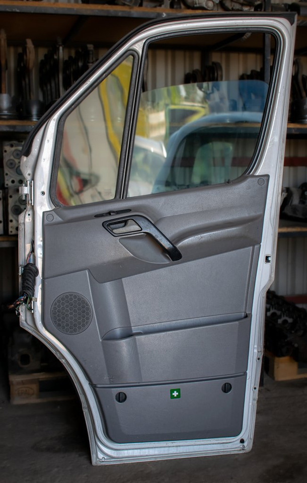 MERCEDES-BENZ SPRINTER 906 - PASSENGER - Врата и части за Камион: снимка 2 MERCEDES-BENZ SPRINTER 906 - PASSENGER - Врата и части за Камион: снимка 2