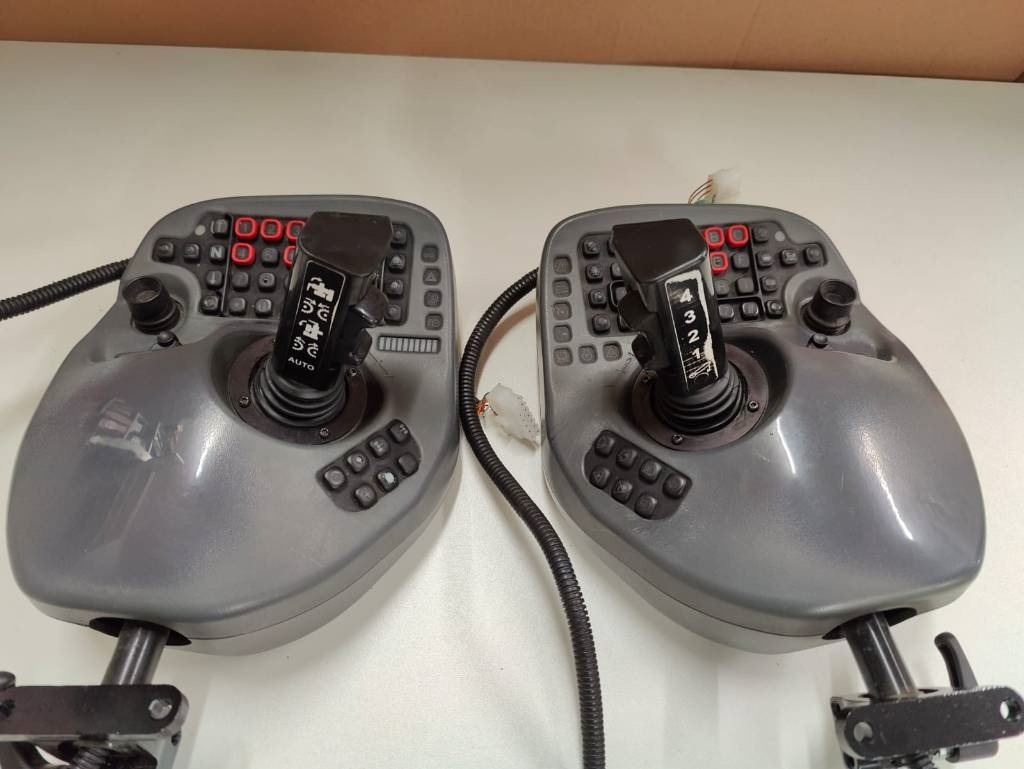 Komatsu Joysticks - Електрическа система за Горска техника: снимка 2 Komatsu Joysticks - Електрическа система за Горска техника: снимка 2