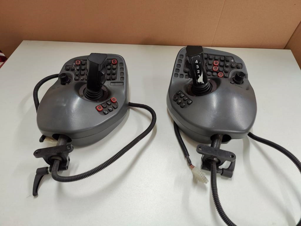 Komatsu Joysticks - Електрическа система за Горска техника: снимка 5 Komatsu Joysticks - Електрическа система за Горска техника: снимка 5