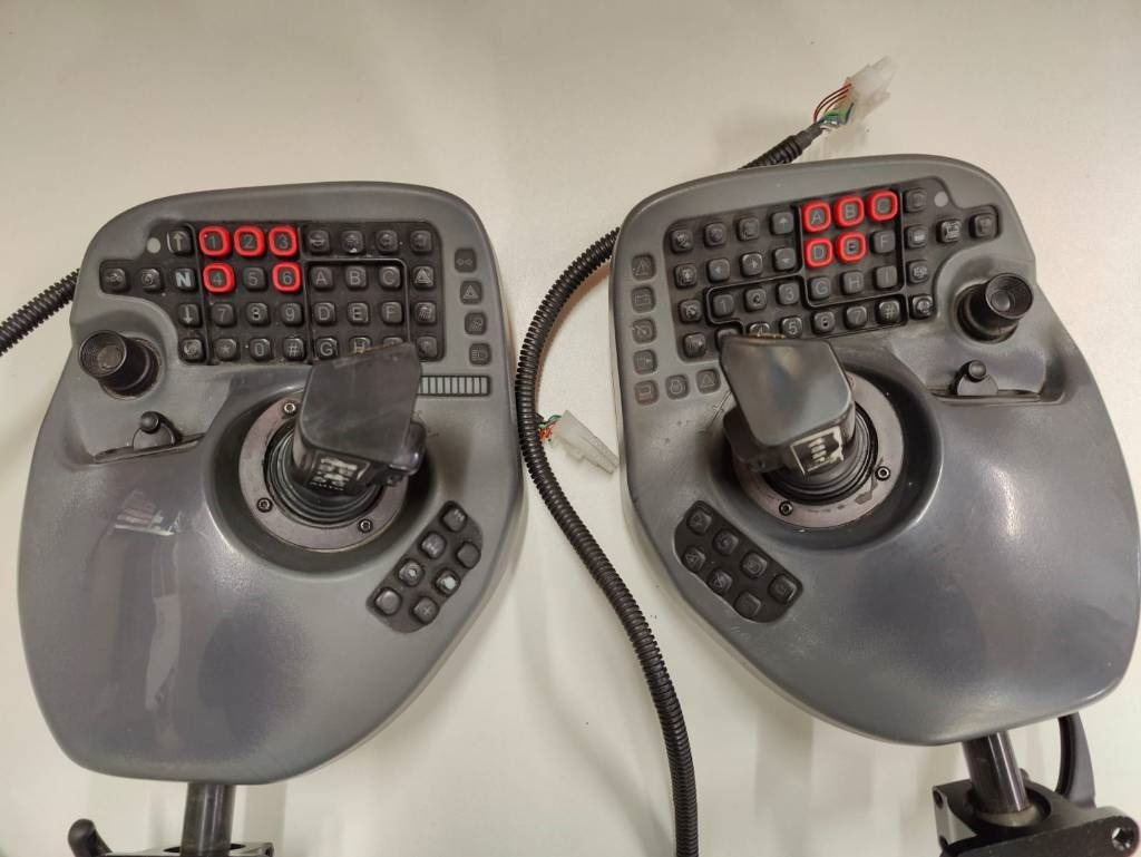 Komatsu Joysticks - Електрическа система за Горска техника: снимка 1 Komatsu Joysticks - Електрическа система за Горска техника: снимка 1