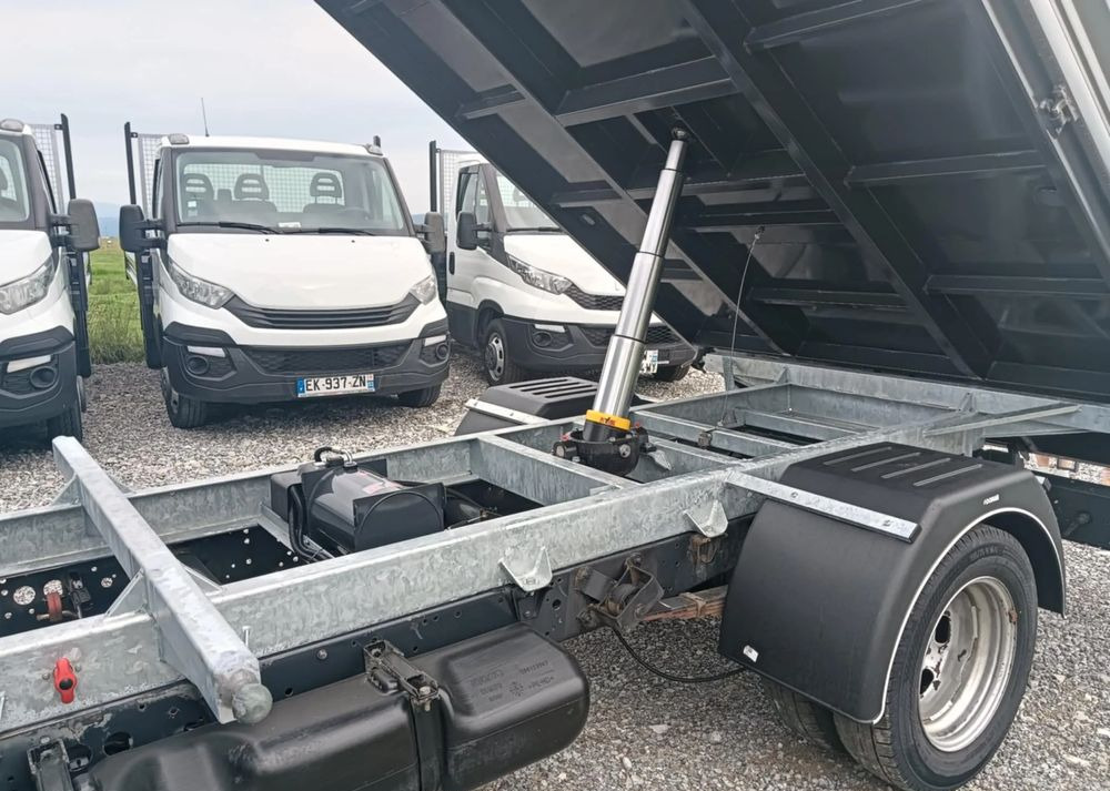 Iveco 35C13, 35C12, 35C14, 35C15 - Бус самосвал: снимка 2 Iveco 35C13, 35C12, 35C14, 35C15 - Бус самосвал: снимка 2