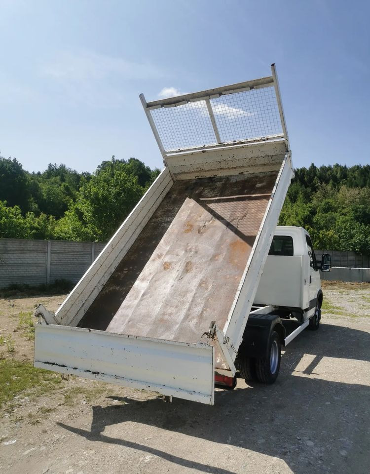 Iveco Daily 35C15 Kiper 3.0 - 150KM wywrotka Hak Bliźniak blokada mostu Klima - Бус самосвал: снимка 4 Iveco Daily 35C15 Kiper 3.0 - 150KM wywrotka Hak Bliźniak blokada mostu Klima - Бус самосвал: снимка 4
