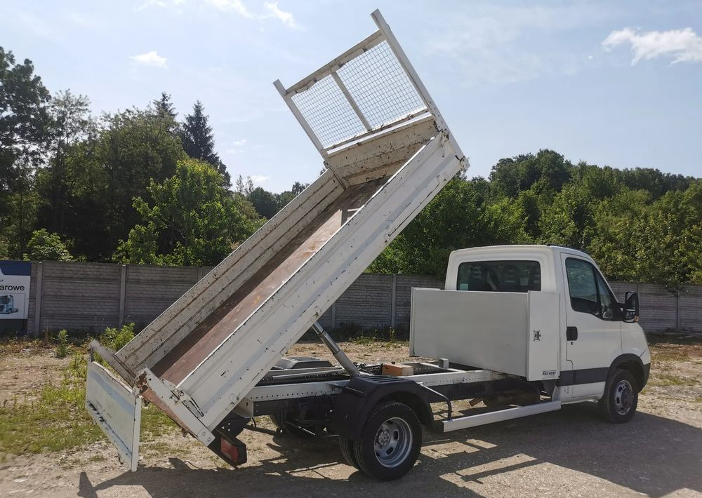 Iveco Daily 35C15 Kiper 3.0 - 150KM wywrotka Hak Bliźniak blokada mostu Klima - Бус самосвал: снимка 5 Iveco Daily 35C15 Kiper 3.0 - 150KM wywrotka Hak Bliźniak blokada mostu Klima - Бус самосвал: снимка 5