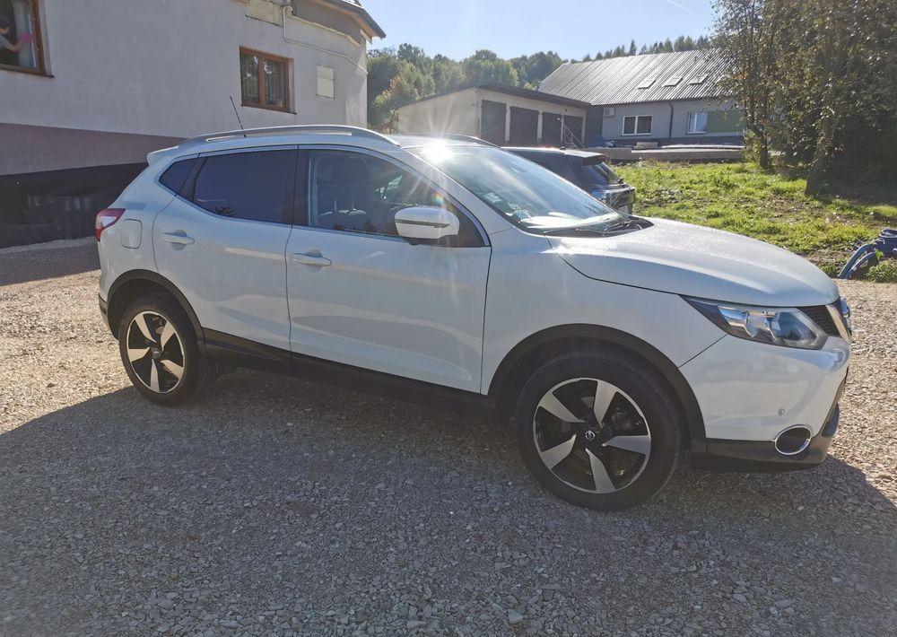 Nissan Qashqai 1.2 DIG-T N-Connecta EU6 - Джип: снимка 3 Nissan Qashqai 1.2 DIG-T N-Connecta EU6 - Джип: снимка 3