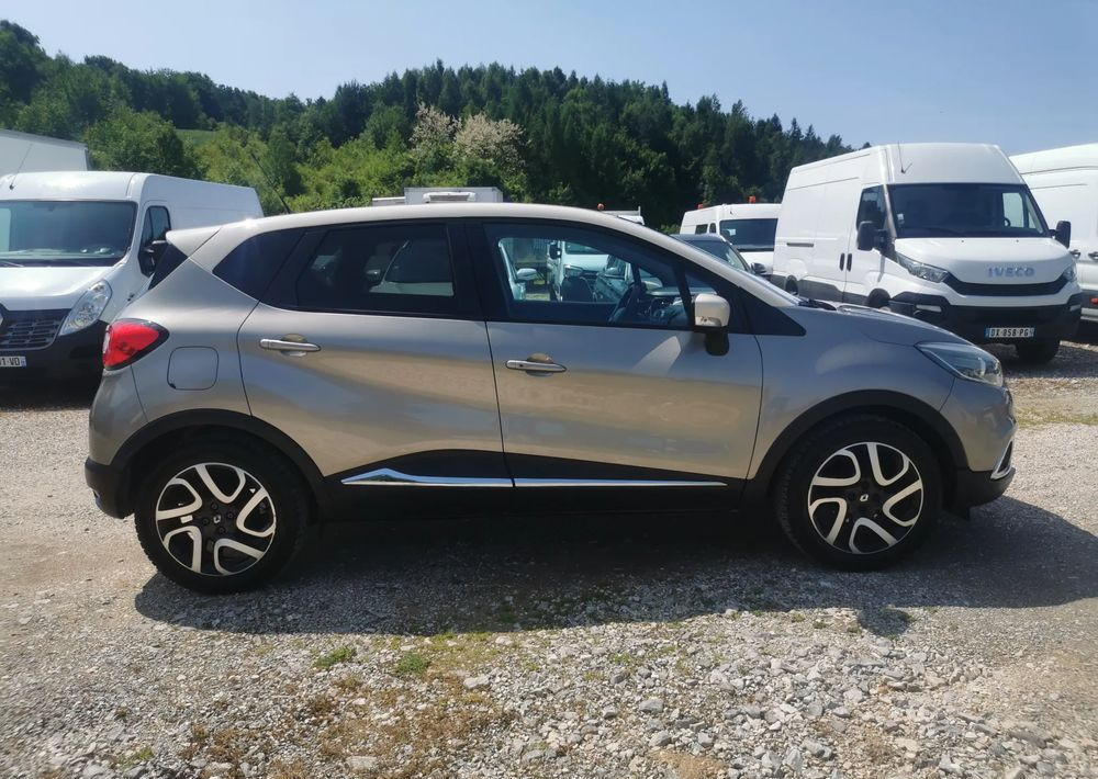 Renault Captur 0.9 Energy TCe Intens - Джип: снимка 3 Renault Captur 0.9 Energy TCe Intens - Джип: снимка 3