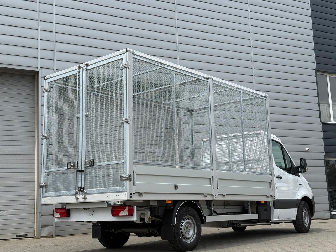 Mercedes eSprinter - Бордови бус, Електрически бус: снимка 3 Mercedes eSprinter - Бордови бус, Електрически бус: снимка 3