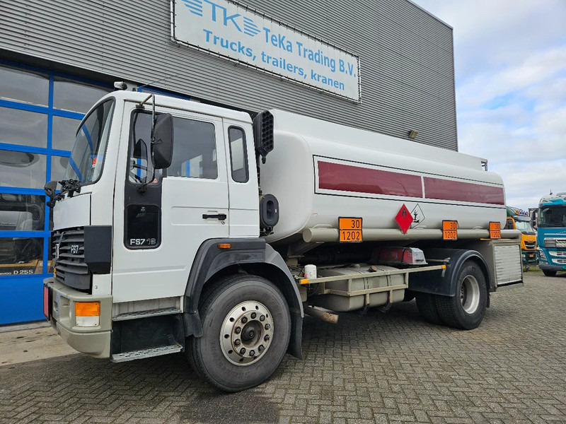 Volvo F S7 18 HOBUR 14.800 Liter 3 Compartments Steel Manual - Камион цистерна: снимка 1 Volvo F S7 18 HOBUR 14.800 Liter 3 Compartments Steel Manual - Камион цистерна: снимка 1