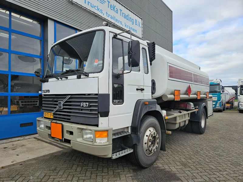 Volvo F S7 18 HOBUR 14.800 Liter 3 Compartments Steel Manual - Камион цистерна: снимка 2 Volvo F S7 18 HOBUR 14.800 Liter 3 Compartments Steel Manual - Камион цистерна: снимка 2