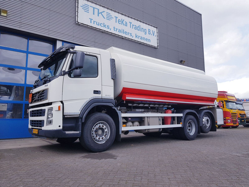 Volvo FM 9.340 Fuel 21.400 Liter 3 Compartments - Камион цистерна: снимка 1 Volvo FM 9.340 Fuel 21.400 Liter 3 Compartments - Камион цистерна: снимка 1