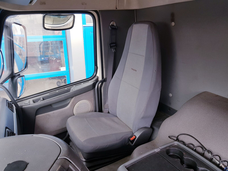 Камион цистерна За превоз на гориво Volvo FM 9.340: снимка 17