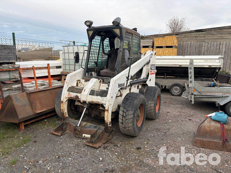 Bobcat A220 (112340) - Колесен товарач: снимка 1 Bobcat A220 (112340) - Колесен товарач: снимка 1