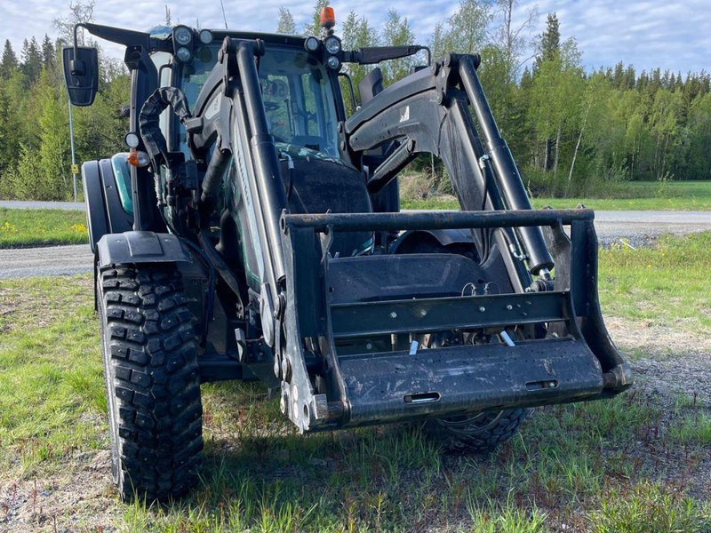 Valtra N154E Versu SmartTouch MR19 Valtra N154E Versu SmartTouch MR19 med frontlastare Quicke Q5M - Трактор: снимка 2 Valtra N154E Versu SmartTouch MR19 Valtra N154E Versu SmartTouch MR19 med frontlastare Quicke Q5M - Трактор: снимка 2