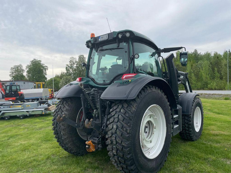 Valtra N154E Versu SmartTouch MR19 Valtra N154E Versu SmartTouch MR19 med frontlastare Quicke Q5M - Трактор: снимка 5 Valtra N154E Versu SmartTouch MR19 Valtra N154E Versu SmartTouch MR19 med frontlastare Quicke Q5M - Трактор: снимка 5