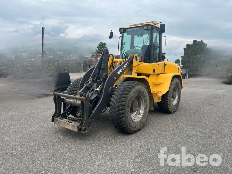 Volvo L40B - Колесен товарач: снимка 1 Volvo L40B - Колесен товарач: снимка 1