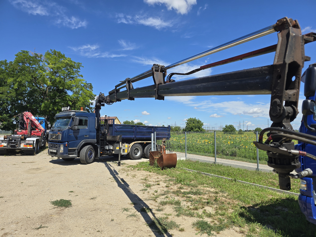 VOLVO FM 420 6X4 / KIPPER / CRANE HMF 1823 K4 - Самосвал камион, Камион с кран: снимка 4 VOLVO FM 420 6X4 / KIPPER / CRANE HMF 1823 K4 - Самосвал камион, Камион с кран: снимка 4