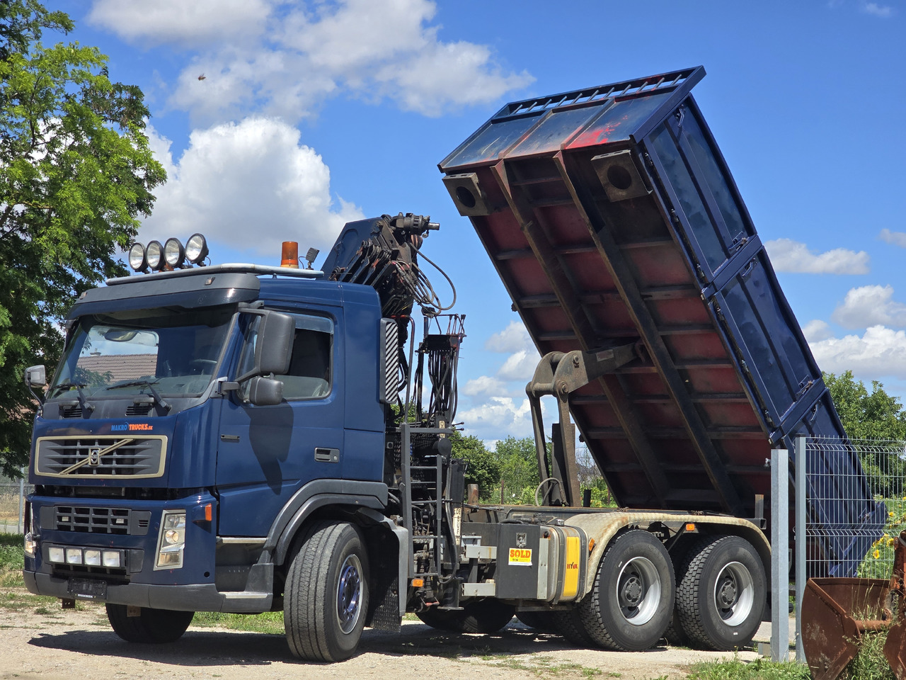 VOLVO FM 420 6X4 / KIPPER / CRANE HMF 1823 K4 - Самосвал камион, Камион с кран: снимка 5 VOLVO FM 420 6X4 / KIPPER / CRANE HMF 1823 K4 - Самосвал камион, Камион с кран: снимка 5