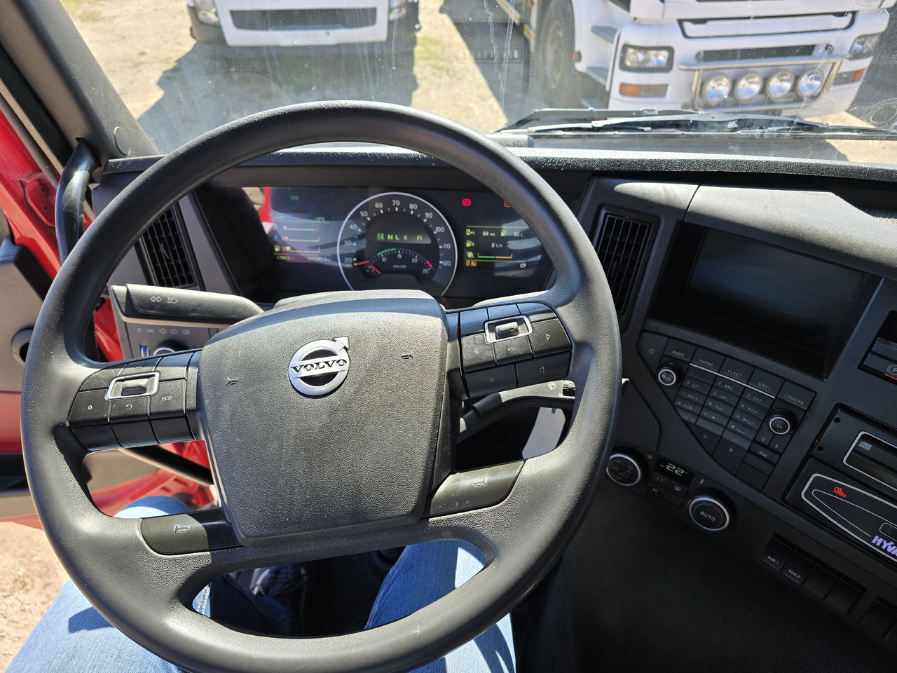 Interior photo 1: Лизинг на VOLVO FMX 420 6X4 / HIAB 144B-hiduo / hook system VOLVO FMX 420 6X4 / HIAB 144B-hiduo / hook system