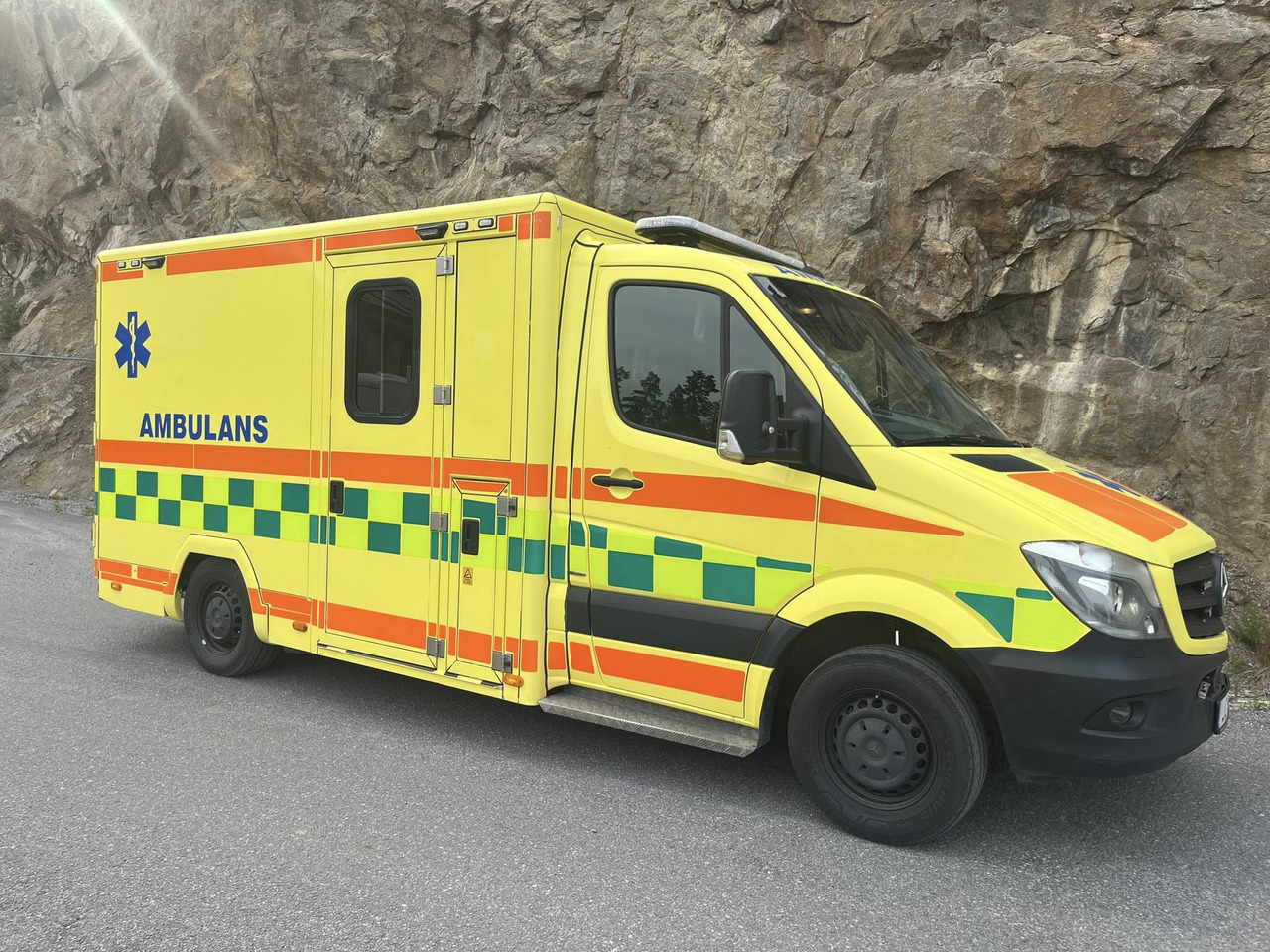 MERCEDES-BENZ Sprinter 319 - AMBULANCE / Krankenwagen / швидка допомога - Линейка: снимка 4 MERCEDES-BENZ Sprinter 319 - AMBULANCE / Krankenwagen / швидка допомога - Линейка: снимка 4