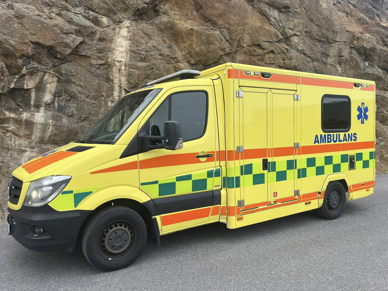 MERCEDES-BENZ Sprinter 319 - AMBULANCE / Krankenwagen / швидка допомога - Линейка: снимка 1 MERCEDES-BENZ Sprinter 319 - AMBULANCE / Krankenwagen / швидка допомога - Линейка: снимка 1