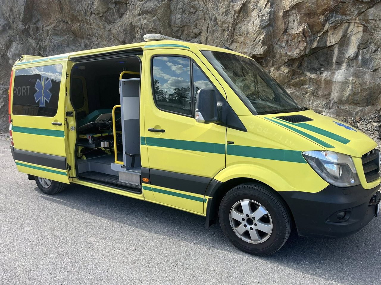 Mercedes-Benz Sprinter 316 - 2 stretcher AMBULANCE / Krankenwagen / Швидка допомога - Линейка: снимка 1 Mercedes-Benz Sprinter 316 - 2 stretcher AMBULANCE / Krankenwagen / Швидка допомога - Линейка: снимка 1