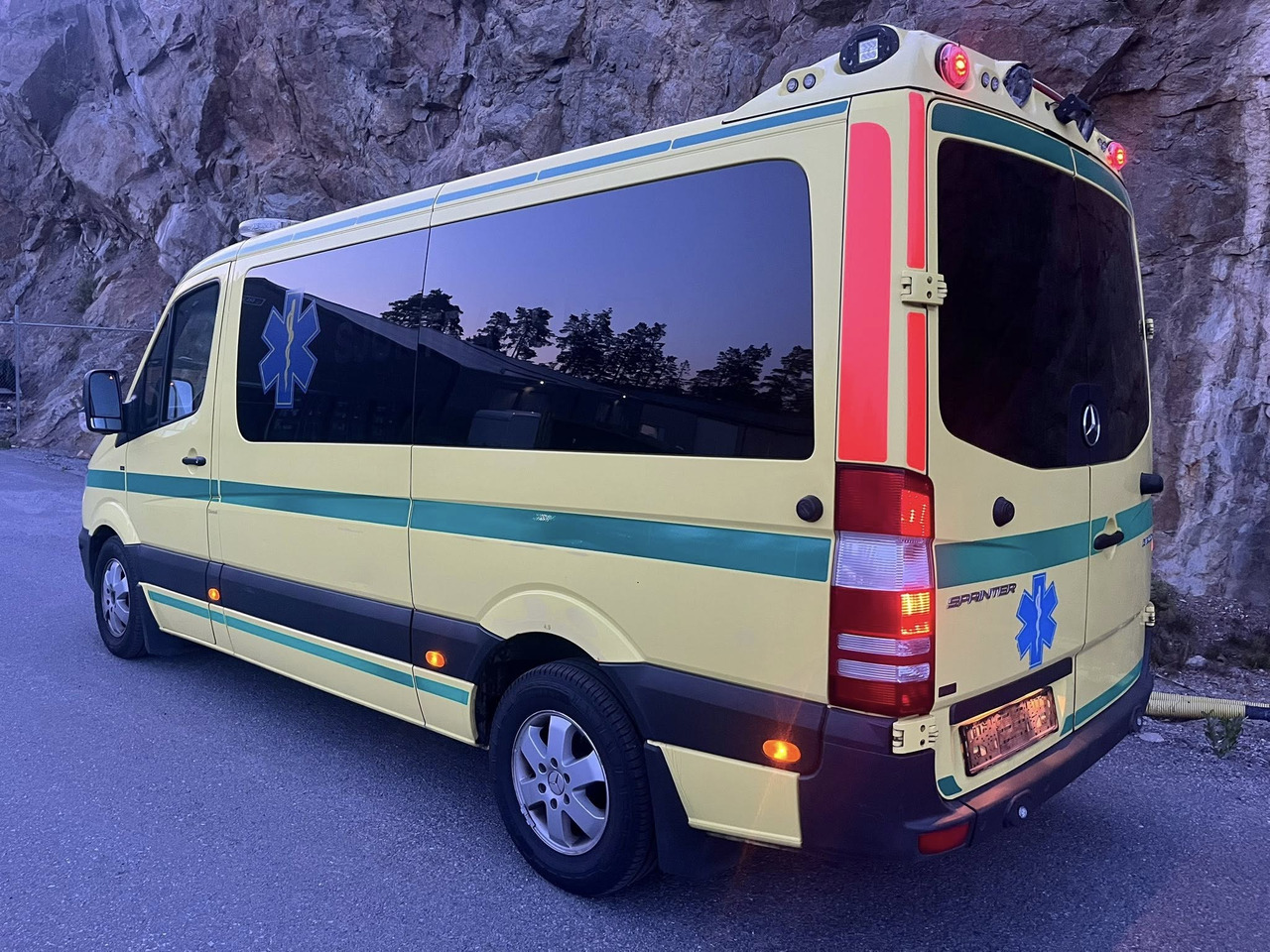 Mercedes-Benz Sprinter 316 - 2 stretcher - Линейка: снимка 3 Mercedes-Benz Sprinter 316 - 2 stretcher - Линейка: снимка 3