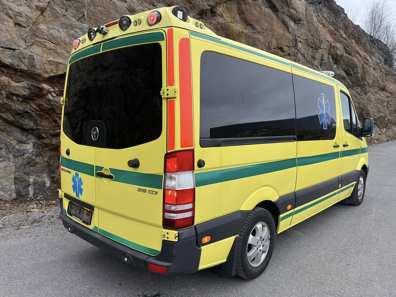 Mercedes-Benz Sprinter 316 - 2 stretcher ambulance - RESERVERAD!! - Линейка: снимка 4 Mercedes-Benz Sprinter 316 - 2 stretcher ambulance - RESERVERAD!! - Линейка: снимка 4