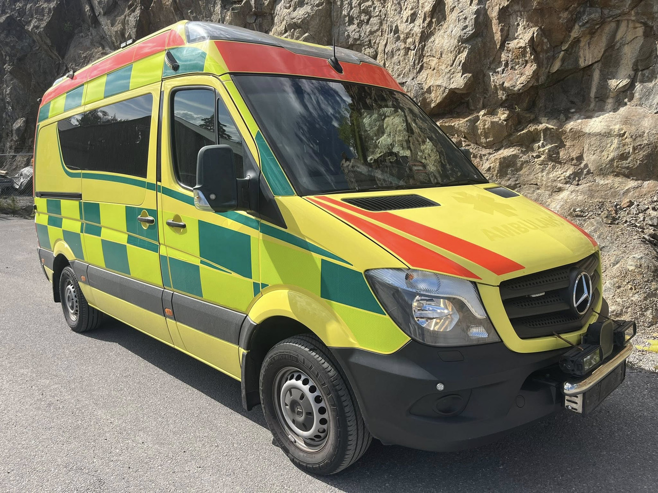 Mercedes-Benz Sprinter 319 - AMBULANCE / Krankenwagen / Ambulancia - Линейка: снимка 2 Mercedes-Benz Sprinter 319 - AMBULANCE / Krankenwagen / Ambulancia - Линейка: снимка 2